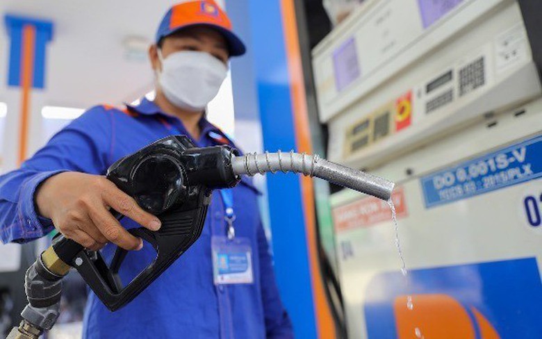 Xăng dầu giảm gi&aacute; sau 2 lần tăng li&ecirc;n tiếp