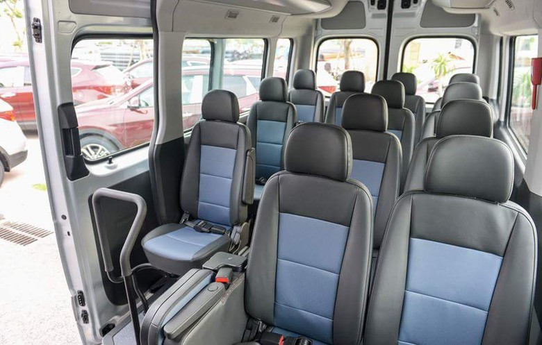 Khoang chở kh&aacute;ch tr&ecirc;n xe &ocirc; t&ocirc; cải tạo cần đảm bảo y&ecirc;u cầu an to&agrave;n kỹ thuật n&agrave;o? - Ảnh 1.