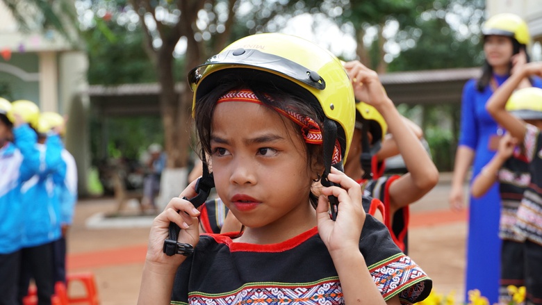 Phát động dự án "Đến trường an toàn" cho học sinh tại Gia Lai - Ảnh 3. Phát động dự án "Đến trường an toàn" cho học sinh tại Gia Lai - Ảnh 3.