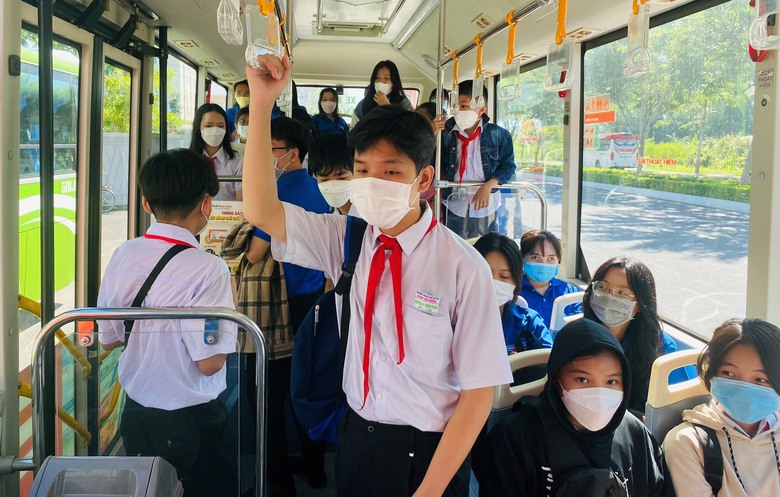 Cần Thơ: Học sinh đi xe bu&yacute;t hết tuyến chỉ 5 ng&agrave;n đồng - Ảnh 1.