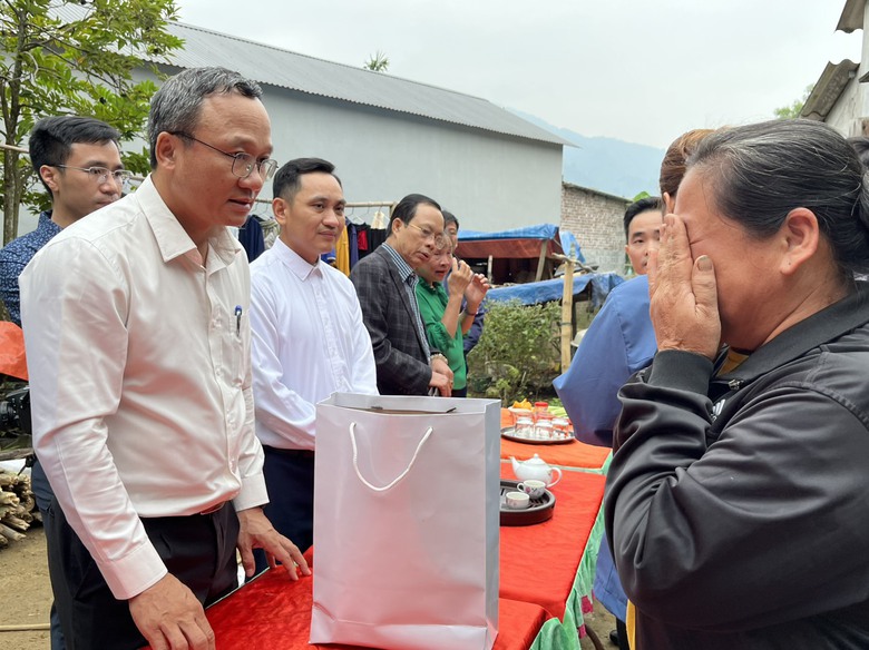 Chia sẻ nỗi đau với gia đình nạn nhân tai nạn, bài học cảnh tỉnh cho người đang sống - Ảnh 5. Chia sẻ nỗi đau với gia đình nạn nhân tai nạn, bài học cảnh tỉnh cho người đang sống - Ảnh 5.