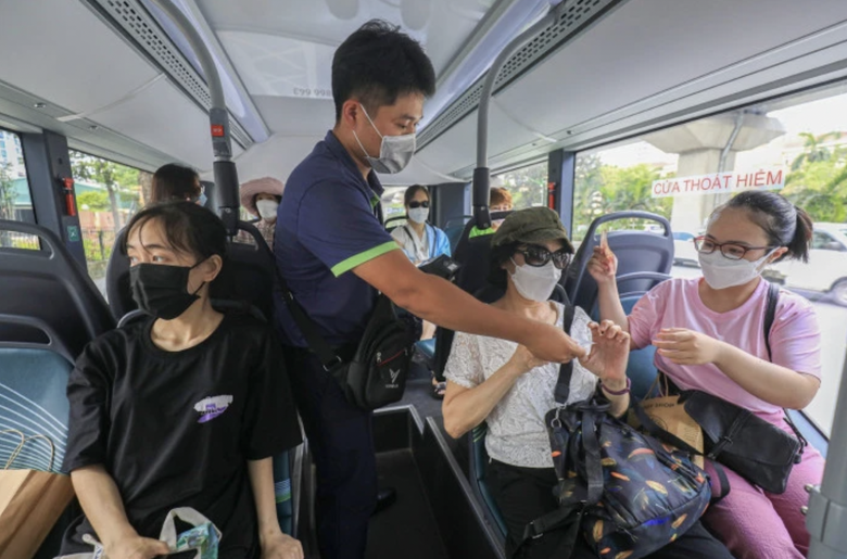 Đề xuất an to&agrave;n kỹ thuật cửa tho&aacute;t khẩn cấp tr&ecirc;n xe kh&aacute;ch th&agrave;nh phố cải tạo  - Ảnh 2.