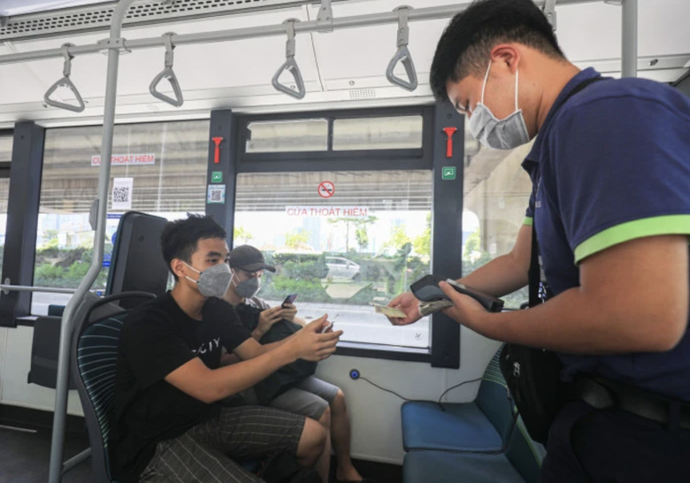 Đề xuất an to&agrave;n kỹ thuật cửa tho&aacute;t khẩn cấp tr&ecirc;n xe kh&aacute;ch th&agrave;nh phố cải tạo  - Ảnh 1.