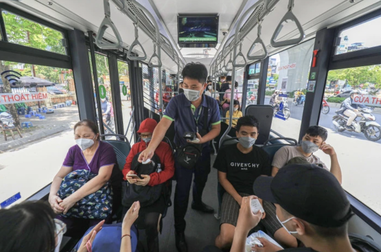 Tay vịn, tay nắm tr&ecirc;n xe kh&aacute;ch th&agrave;nh phố cải tạo sẽ cần đ&aacute;p ứng y&ecirc;u cầu kỹ thuật n&agrave;o? - Ảnh 2.