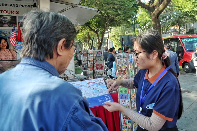 H&agrave; Nội ch&iacute;nh thức khai trương tuyến City Tour một tầng tho&aacute;ng n&oacute;c - Ảnh 5.