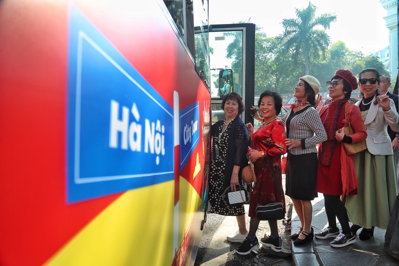 H&agrave; Nội ch&iacute;nh thức khai trương tuyến City Tour một tầng tho&aacute;ng n&oacute;c - Ảnh 6.