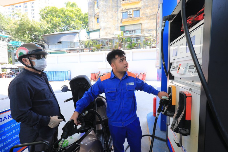 Thủ tướng y&ecirc;u cầu kiểm tra việc lập h&oacute;a đơn điện tử tại c&aacute;c c&acirc;y xăng - Ảnh 1.