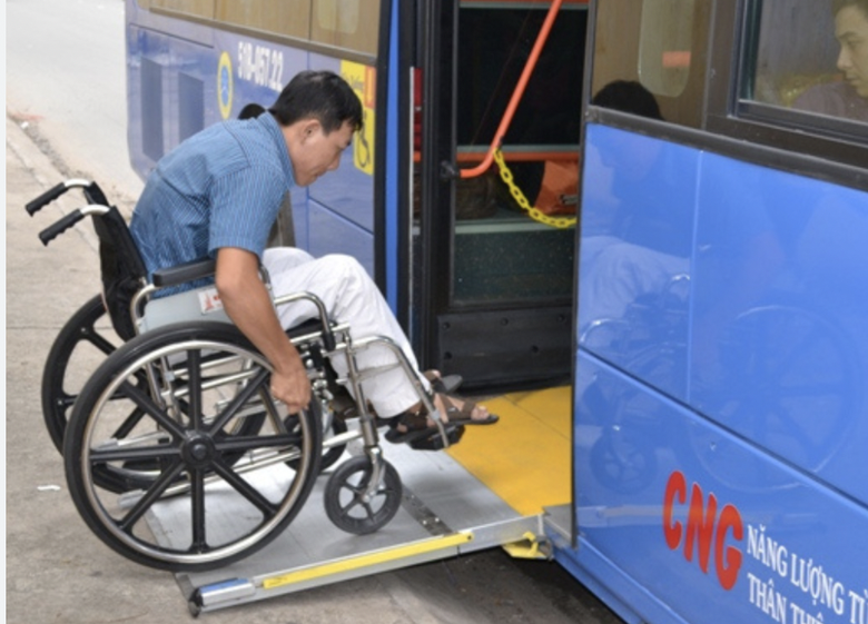 Cải tạo xe kh&aacute;ch th&agrave;nh phố, b&agrave;n n&acirc;ng xe lăn cần đ&aacute;p ứng y&ecirc;u cầu n&agrave;o? - Ảnh 3.