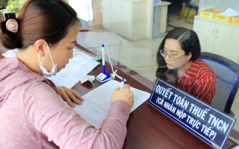 Thấy g&igrave; từ việc tổng thu thuế thu nhập c&aacute; nh&acirc;n giảm mạnh?