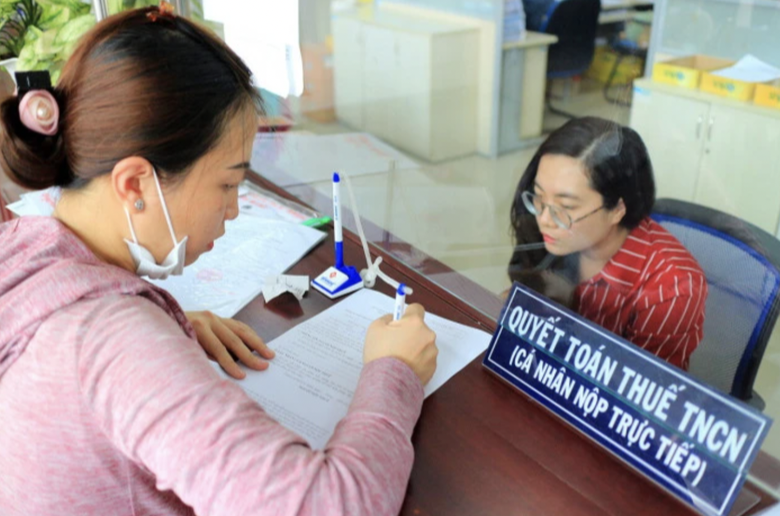 Thấy g&igrave; từ số thu thuế thu nhập c&aacute; nh&acirc;n lần đầu tăng trưởng &acirc;m trong 10 năm? - Ảnh 1.