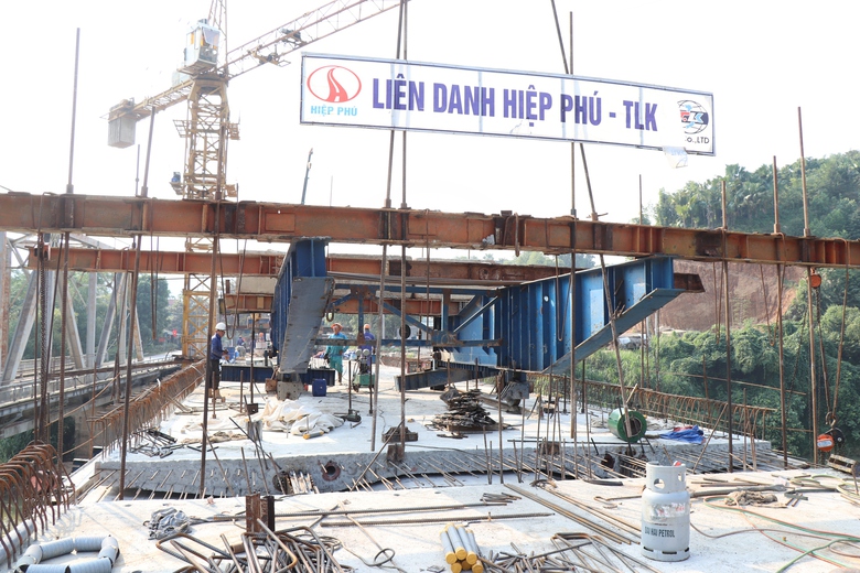 Sẽ hợp long Cầu T&ocirc; Mậu ở Y&ecirc;n B&aacute;i v&agrave;o ng&agrave;y 26/11 - Ảnh 2.