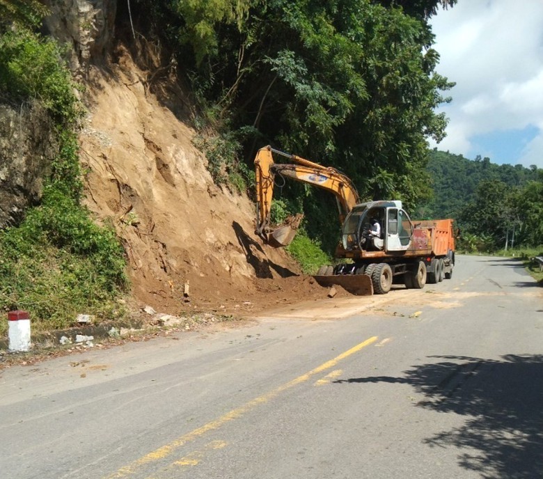 Tai nạn r&igrave;nh rập tr&ecirc;n đ&egrave;o Ngoạn Mục, QL27 - Ảnh 4.