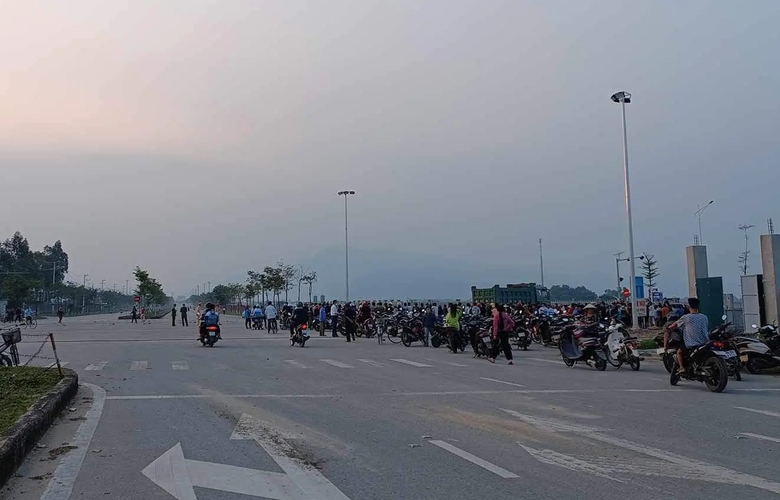 Cháu tử vong, ông bị thương sau khi va chạm với xe tải - Ảnh 1. Cháu tử vong, ông bị thương sau khi va chạm với xe tải - Ảnh 1.