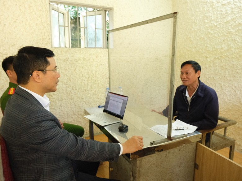 Khởi tố nh&oacute;m đối tượng lợi dụng b&aacute;o ch&iacute; trục lợi mỗi th&aacute;ng 1 tỉ đồng - Ảnh 1.