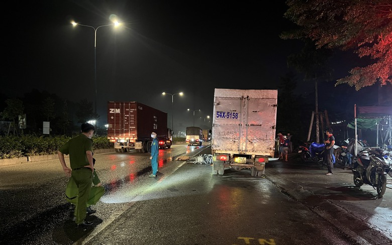 Truy t&igrave;m xe container bỏ trốn sau tai nạn chết người