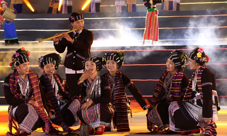Cận cảnh lễ khai mạc Ng&agrave;y hội Văn h&oacute;a c&aacute;c d&acirc;n tộc c&oacute; số d&acirc;n dưới 10.000 người lần thứ I - Ảnh 9.