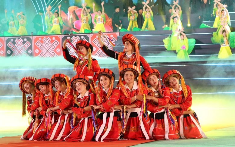 Cận cảnh lễ khai mạc Ng&agrave;y hội Văn h&oacute;a c&aacute;c d&acirc;n tộc c&oacute; số d&acirc;n dưới 10.000 người lần thứ I - Ảnh 11.