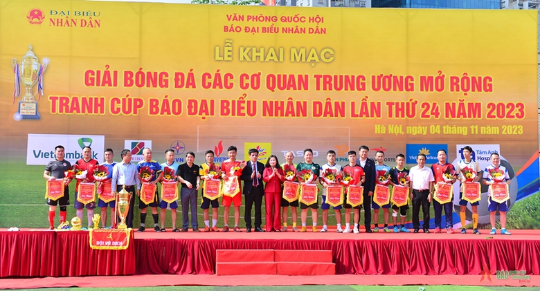 16 đội bóng tranh tài tại Giải bóng đá các cơ quan Trung ương mở rộng - Ảnh 1. 16 đội bóng tranh tài tại Giải bóng đá các cơ quan Trung ương mở rộng - Ảnh 1.