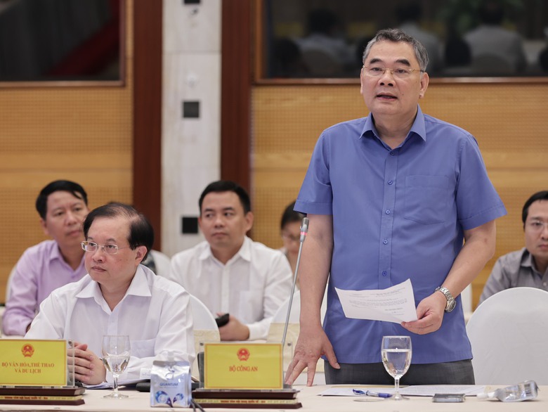 Thứ trưởng GTVT: Không để tái diễn xe dù, bến cóc sau vụ nhà xe Thành Bưởi - Ảnh 2. Thứ trưởng GTVT: Không để tái diễn xe dù, bến cóc sau vụ nhà xe Thành Bưởi - Ảnh 2.