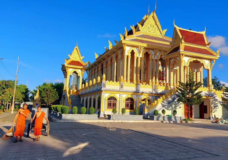Thăm ngôi chùa lộng lẫy sắc vàng ở Sóc Trăng - Ảnh 2. Thăm ngôi chùa lộng lẫy sắc vàng ở Sóc Trăng - Ảnh 2.