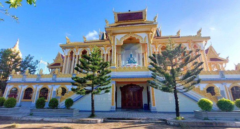 Thăm ngôi chùa lộng lẫy sắc vàng ở Sóc Trăng - Ảnh 1. Thăm ngôi chùa lộng lẫy sắc vàng ở Sóc Trăng - Ảnh 1.