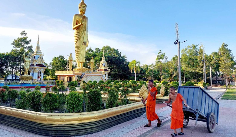 Thăm ngôi chùa lộng lẫy sắc vàng ở Sóc Trăng - Ảnh 3. Thăm ngôi chùa lộng lẫy sắc vàng ở Sóc Trăng - Ảnh 3.
