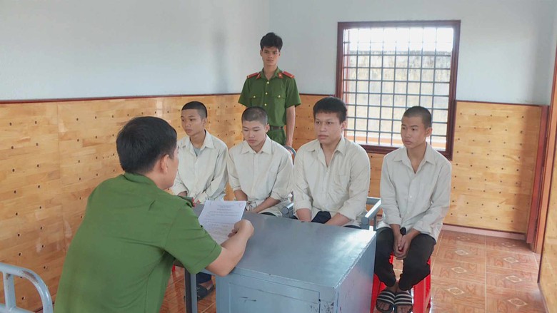 Khởi tố nh&oacute;m thanh ni&ecirc;n đuổi đ&aacute;nh thiếu ni&ecirc;n nứt sọ n&atilde;o - Ảnh 1.