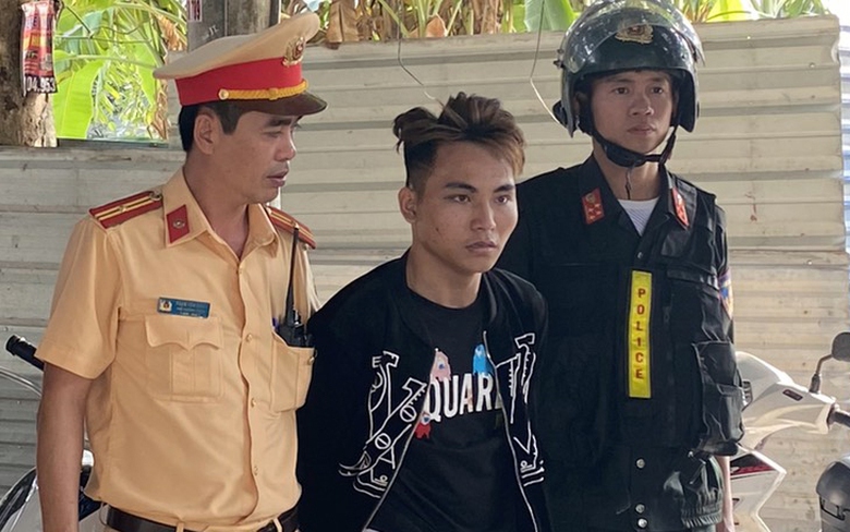 CSGT bắt nghi can giết người chạy trốn tr&ecirc;n xe SH