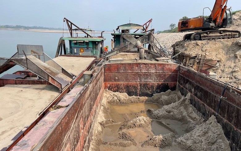 Doanh nghiệp n&agrave;o trả gấp 200 lần mức khởi điểm để tr&uacute;ng đấu gi&aacute; mỏ c&aacute;t ở H&agrave; Nội?