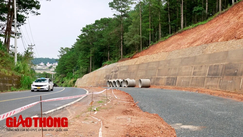 Sau năm rưỡi khởi công đường vành đai Đà Lạt vẫn chưa giải phóng xong mặt bằng - Ảnh 1. Sau năm rưỡi khởi công đường vành đai Đà Lạt vẫn chưa giải phóng xong mặt bằng - Ảnh 1.