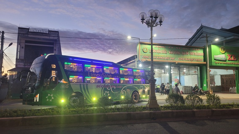 Gia Lai: Dẹp nạn xe đón khách trái phép tại trung tâm đô thị Pleiku - Ảnh 2. Gia Lai: Dẹp nạn xe đón khách trái phép tại trung tâm đô thị Pleiku - Ảnh 2.