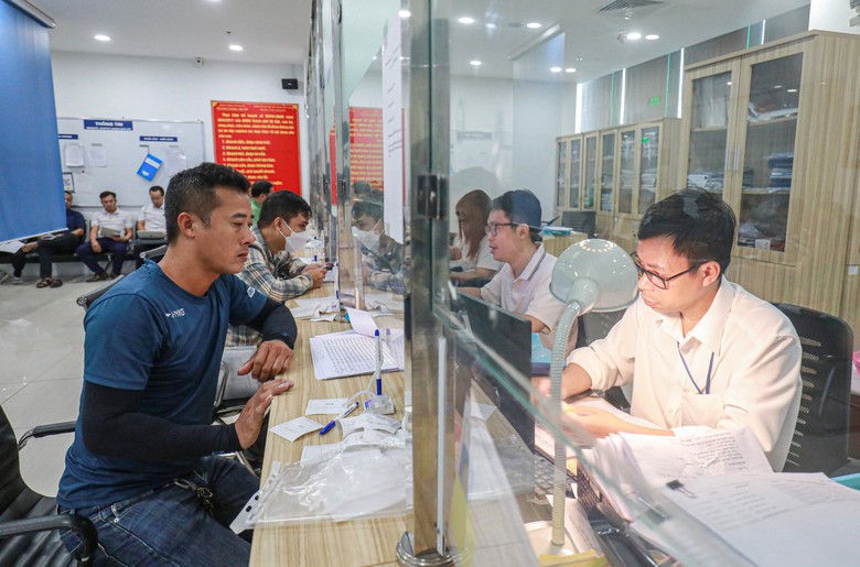 Người d&acirc;n ở khu vực Sơn T&acirc;y, Ba V&igrave; c&oacute; th&ecirc;m điểm cấp đổi GPLX - Ảnh 1.