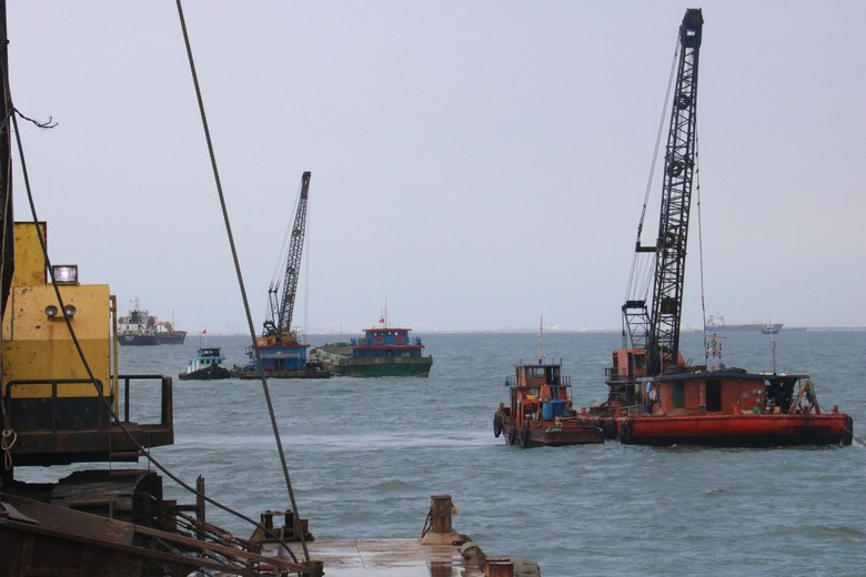 Tập trung phương tiện đẩy nhanh tiến độ nạo v&eacute;t luồng C&aacute;i M&eacute;p - Thị Vải - Ảnh 2.