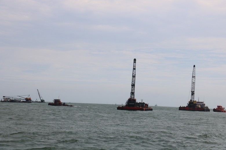 Tập trung phương tiện đẩy nhanh tiến độ nạo v&eacute;t luồng C&aacute;i M&eacute;p - Thị Vải - Ảnh 5.