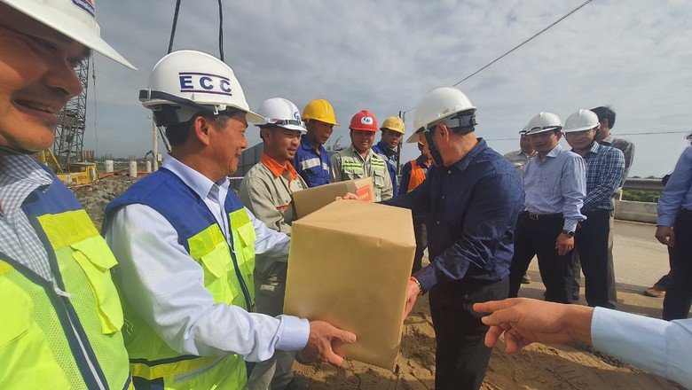 Lộ diện doanh nghiệp tr&uacute;ng thầu thi c&ocirc;ng dự &aacute;n đường 3.500 tỷ ở Quảng Ng&atilde;i - Ảnh 3.