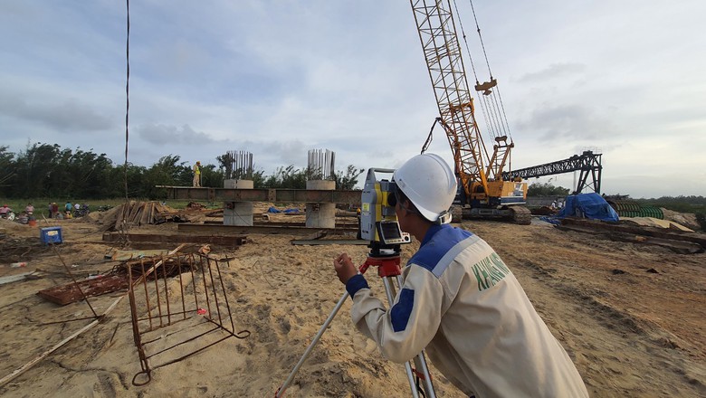 Lộ diện doanh nghiệp tr&uacute;ng thầu thi c&ocirc;ng dự &aacute;n đường 3.500 tỷ ở Quảng Ng&atilde;i - Ảnh 2.