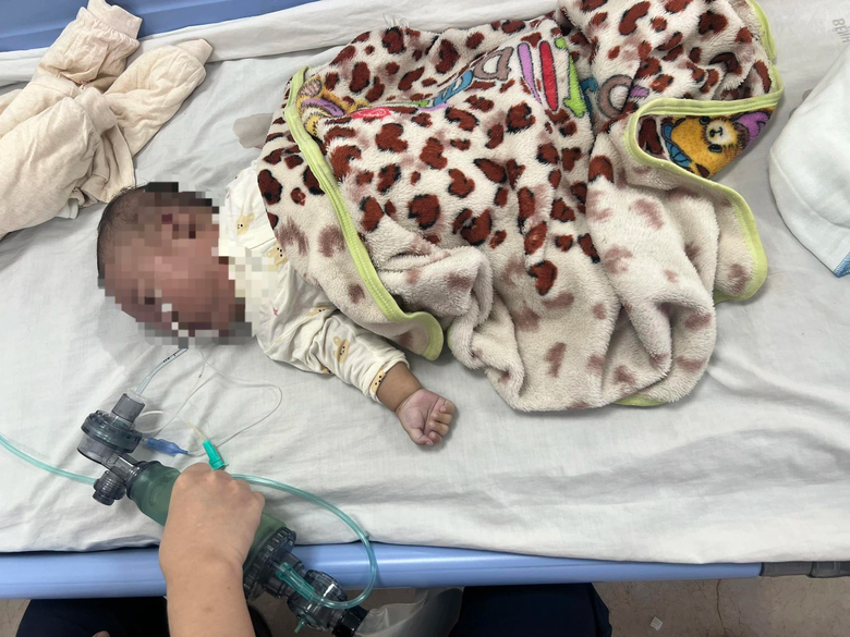 Phú Thọ: Bé gái 3 tháng tuổi tử vong bất thường khi điều trị tại một TTYT - Ảnh 2. Phú Thọ: Bé gái 3 tháng tuổi tử vong bất thường khi điều trị tại một TTYT - Ảnh 2.