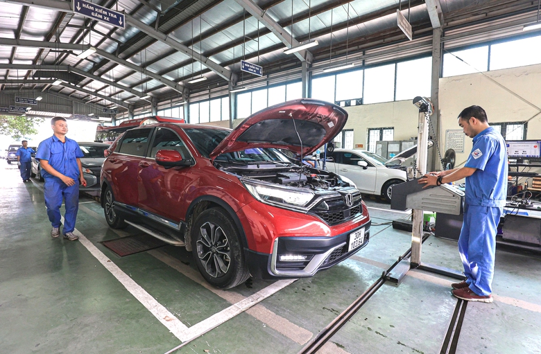 Gần 2.700 lịch hẹn kiểm định trực tuyến được đặt trong ngày - Ảnh 2. Gần 2.700 lịch hẹn kiểm định trực tuyến được đặt trong ngày - Ảnh 2.