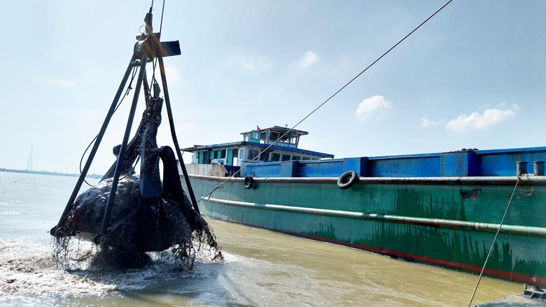 Niềm vui của nh&agrave; thầu khi mỏ c&aacute;t thứ tư theo cơ chế đặc th&ugrave; bắt đầu khai th&aacute;c - Ảnh 1.