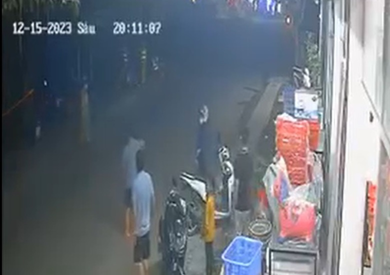 Truy t&igrave;m t&agrave;i xế l&aacute;i &ocirc; t&ocirc; lao thẳng v&agrave;o tổ CSGT đang đo nồng độ cồn - Ảnh 3.