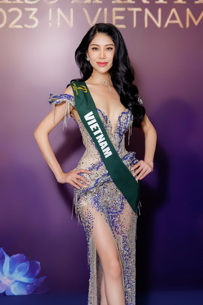 Hoa hậu Lan Anh mang trang phục &ldquo;Nữ Vương&rdquo; l&agrave;m từ tre, nứa đến Miss Earth 2023 - Ảnh 2.