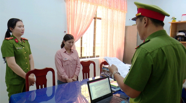 Khởi tố người phụ nữ lừa đảo chiếm đoạt tr&ecirc;n 5 tỷ đồng của hơn 90 người - Ảnh 1.