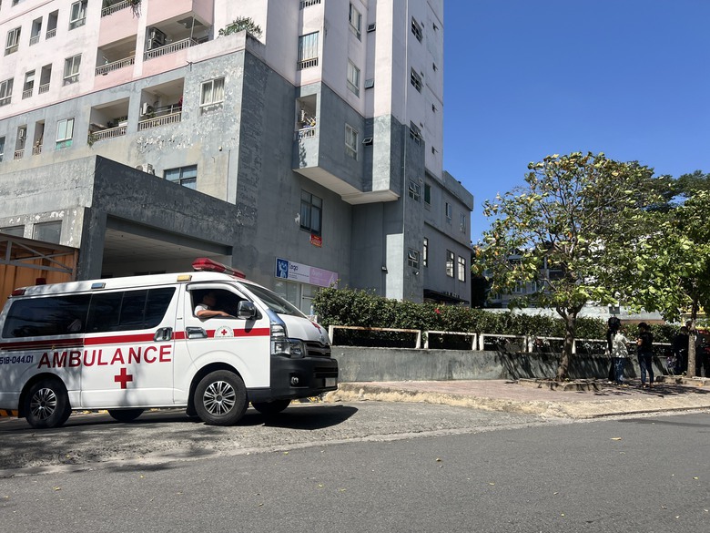 Người phụ nữ mang bầu rơi từ tầng 17 chung cư xuống tầng 4, tử vong - Ảnh 2. Người phụ nữ mang bầu rơi từ tầng 17 chung cư xuống tầng 4, tử vong - Ảnh 2.