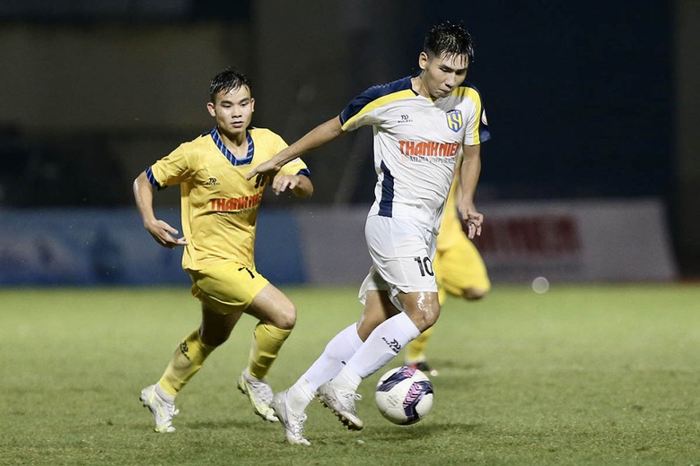 Tr&ograve; cưng HLV Troussier nhận &aacute;n phạt cực nặng từ đội b&oacute;ng V-League  - Ảnh 1.