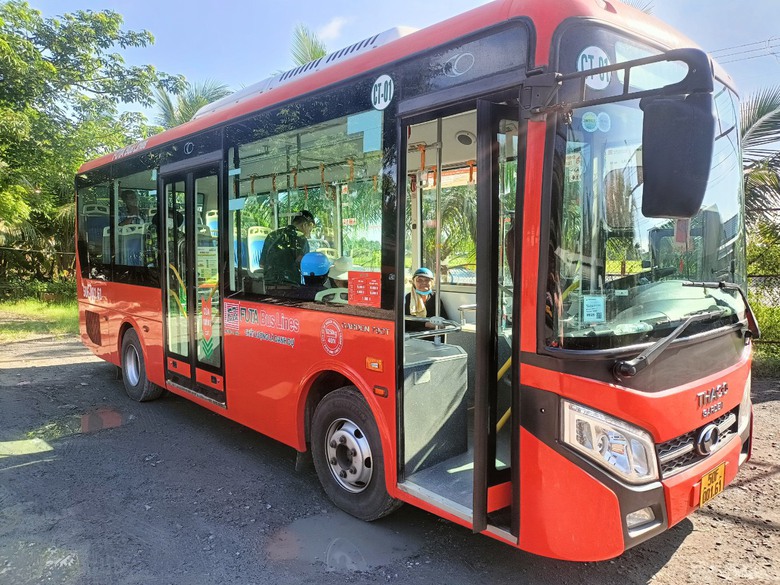 L&agrave;m thế n&agrave;o để k&eacute;o người d&acirc;n l&ecirc;n xe bu&yacute;t? - Ảnh 2.