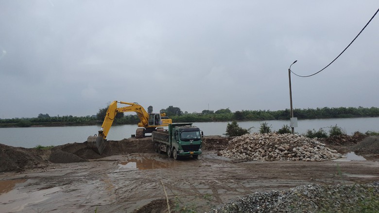 Thái Bình: Bến bãi trái phép uy hiếp an toàn đê sông Trà Lý - Ảnh 5. Thái Bình: Bến bãi trái phép uy hiếp an toàn đê sông Trà Lý - Ảnh 5.