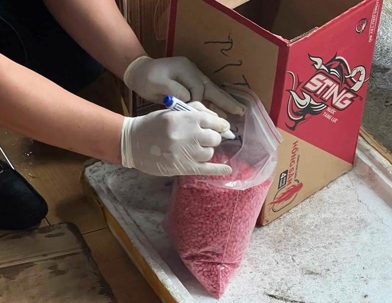 Bắt giữ 3 đối tượng c&ugrave;ng số lượng ma t&uacute;y "khủng" - Ảnh 1.