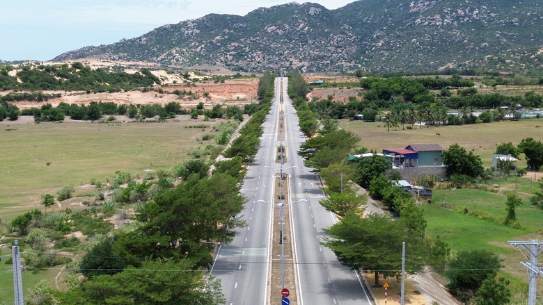 Bắt giam một ph&oacute; gi&aacute;m đốc Văn ph&ograve;ng đăng k&yacute; đất đai ở Ninh Thuận  - Ảnh 1.