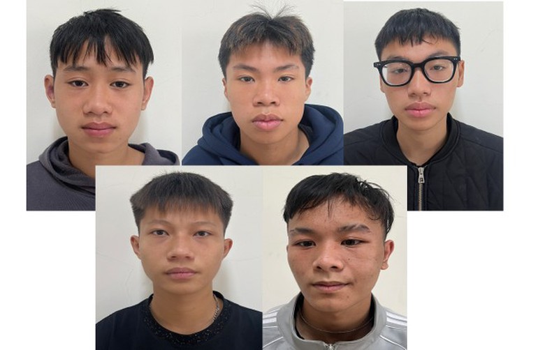 Mang dao đi tìm đối thủ, nhóm đối tượng chém đứt gân người đi đường - Ảnh 1. Mang dao đi tìm đối thủ, nhóm đối tượng chém đứt gân người đi đường - Ảnh 1.