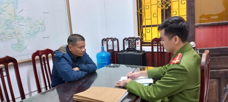 Đi &ocirc; t&ocirc; từ tỉnh H&agrave; Nam xuống đ&igrave;nh l&agrave;ng ở Nam Định trộm đồ thờ - Ảnh 1.